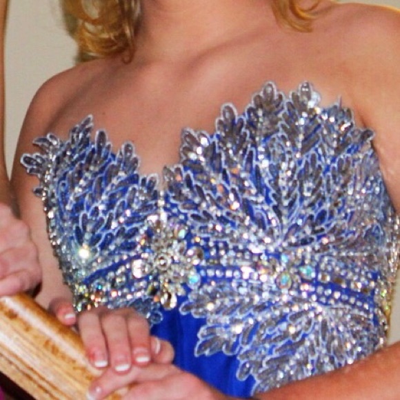 Prom dress - Picture 2 of 3